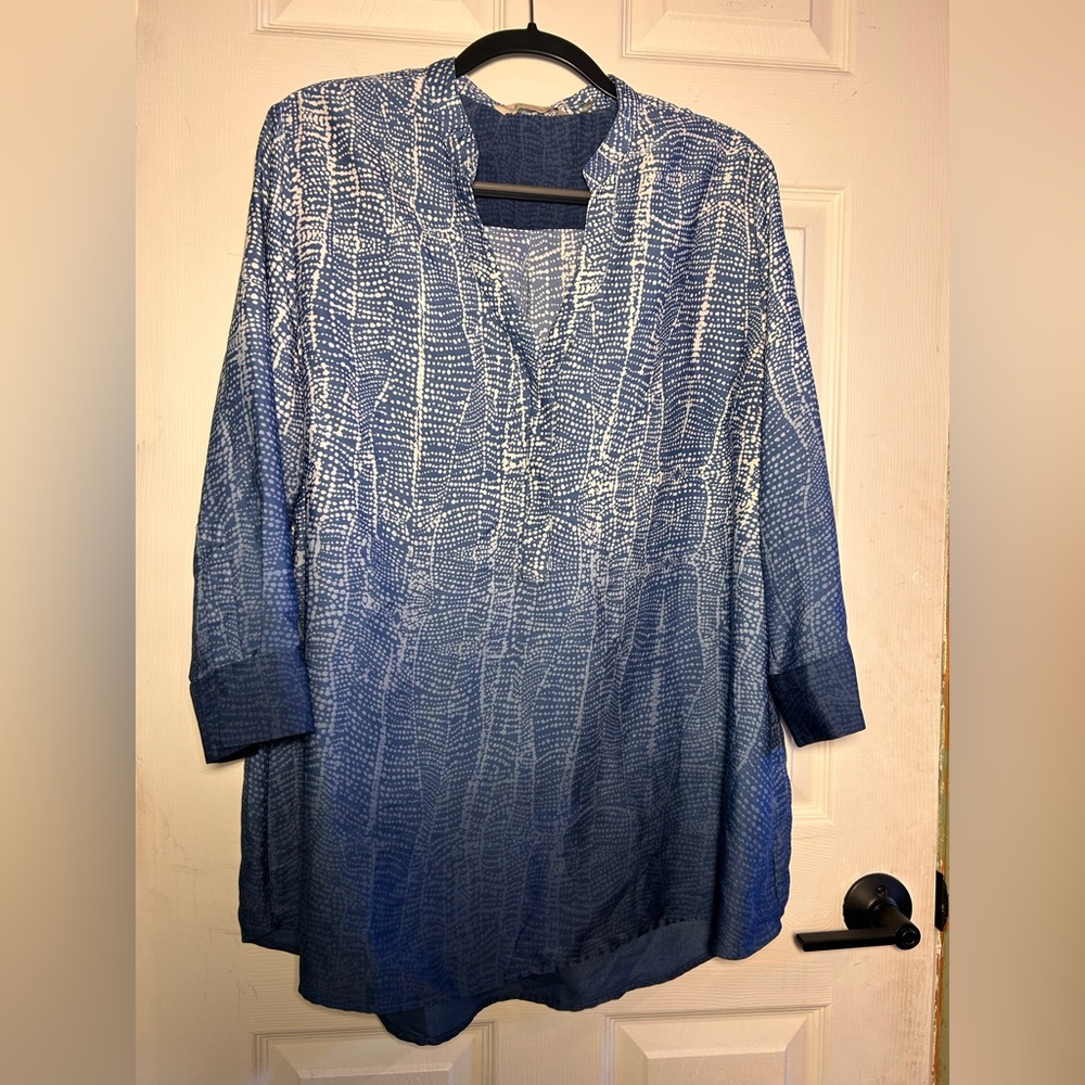 Soft Surroundings Blue and White Textured Blouse